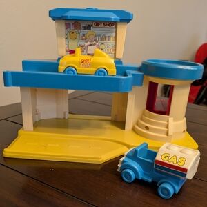 Vintage Fisher Price Airpot Playset With 2 Cars